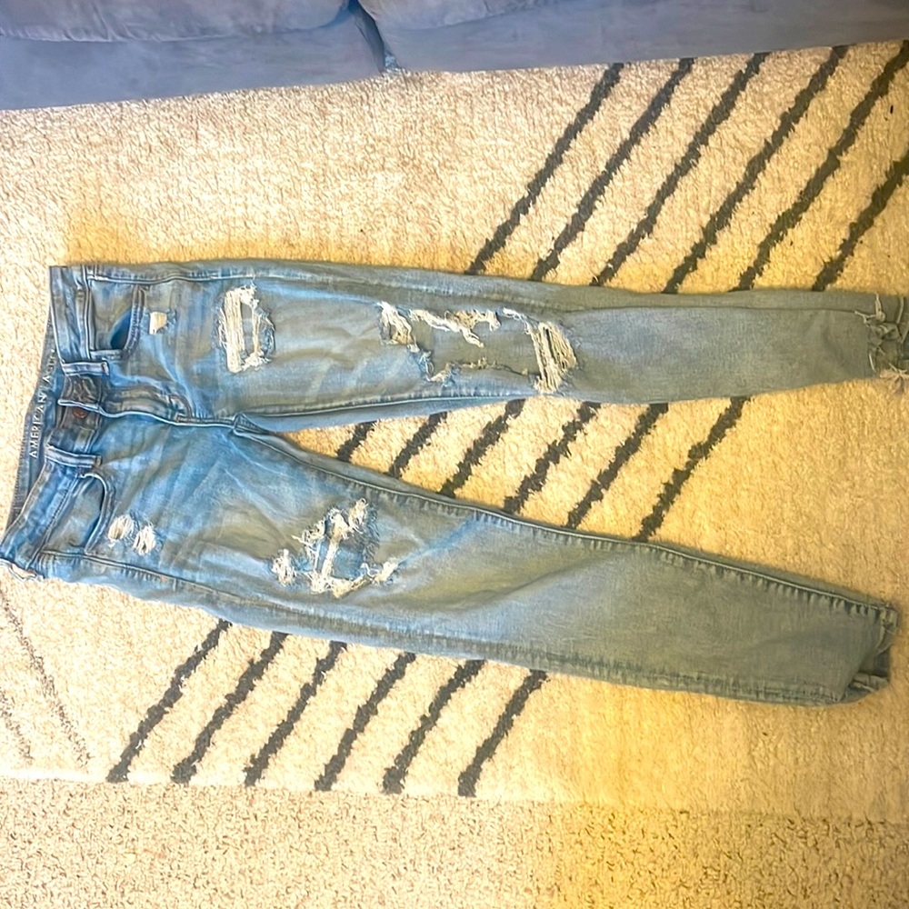 Size 4 American Eagle Ripped Jeans - next level stretch